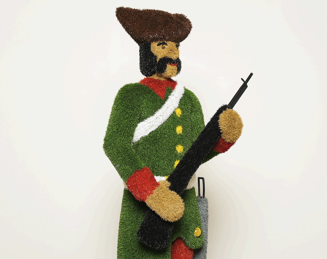 Топиари Гусар Ярополк, с ружьем - газон Eco - вид 3